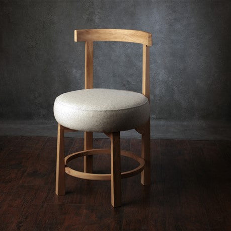 Luka – drvena stolica sa tapaciranim sedištem