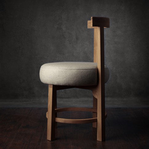 Luka – drvena stolica sa tapaciranim sedištem