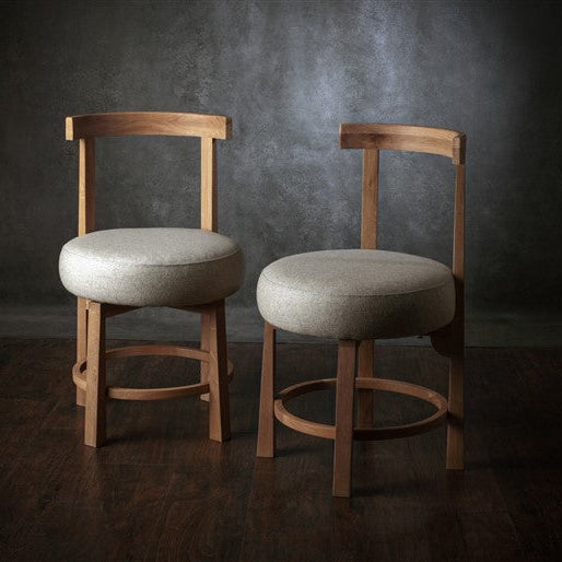 Luka – drvena stolica sa tapaciranim sedištem