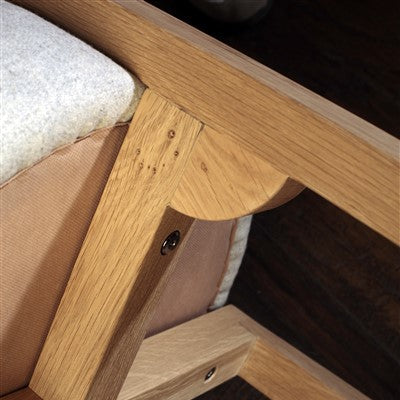 Luka – drvena stolica sa tapaciranim sedištem