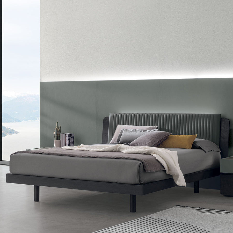 Roxy bed