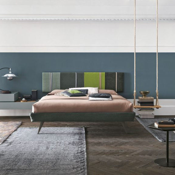 Diagonal bed