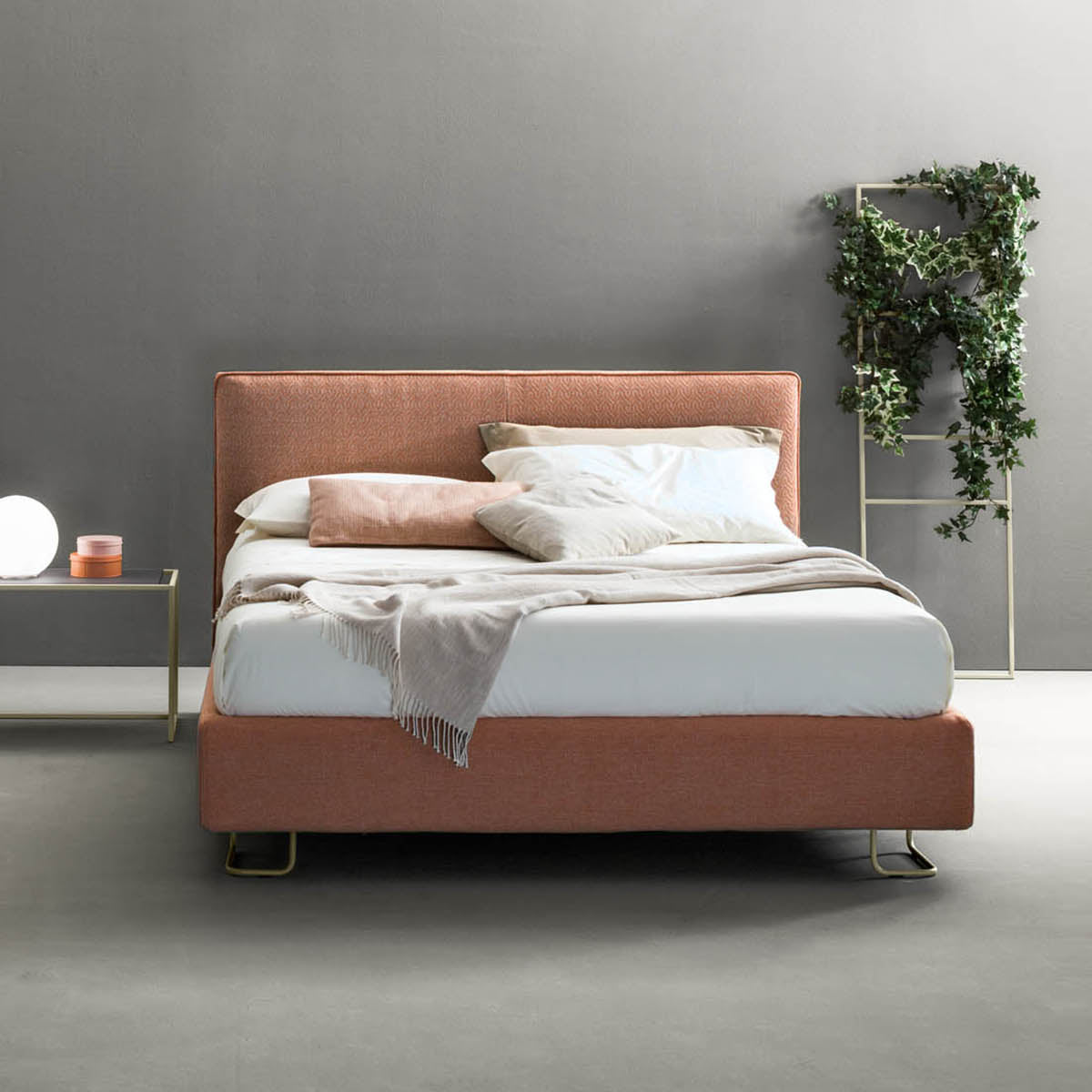 PIPING Bed