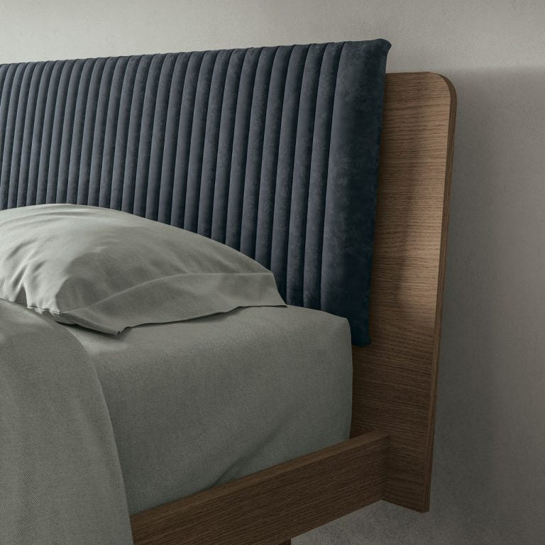 Roxy bed