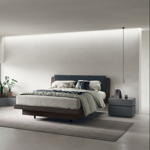 Roxy bed