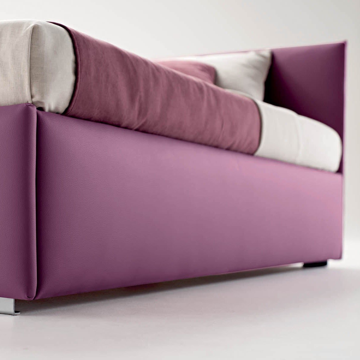 TWICE Bed